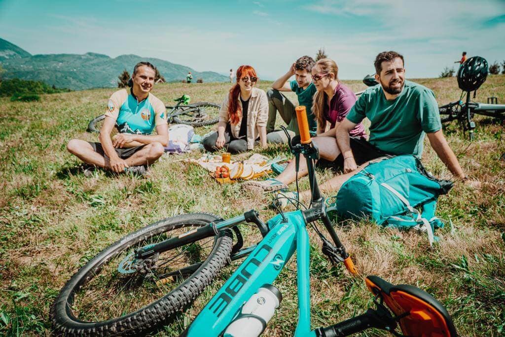 Picnic bicyclists