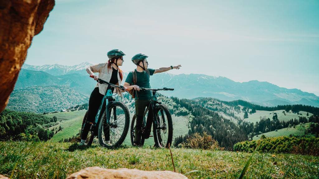 Bicyclists: look there